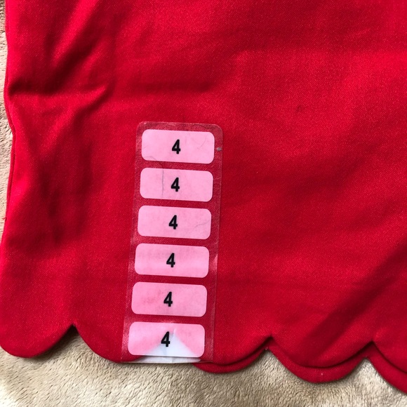 Isaac Mizrahi New York Scalloped Hem Tailored Short 5” inseam. Size 4. Lipstick. - Picture 7 of 8